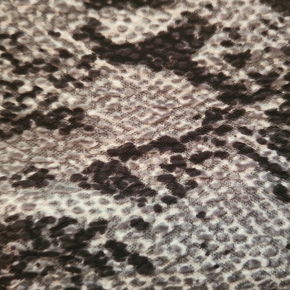 28. Ann Taylor, Women's dress Petite, Size OP, Snake skin design - Picture 2 of 11